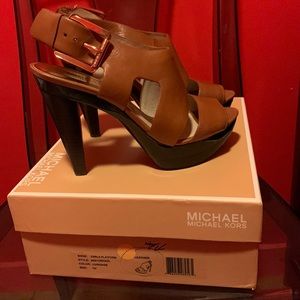 Michael Michael Kors Leather Pumps, Size 7